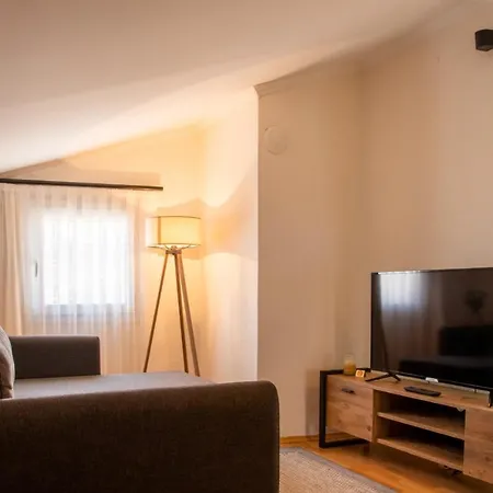 Minimalist And Rooftop Flat With Terrace In Izmir